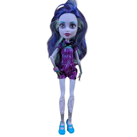 monster high Other - Monster High G1 Twyla Coffin Bean Doll Mattel First Edition Retired
